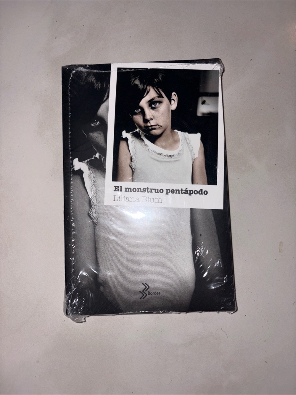 El monstruo pentápodo by Liliana Blum
